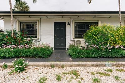 One bedroom private apartment two blocks to Beach!
