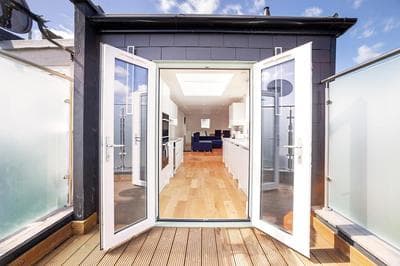Bright 3BR Duplex in Fulham with Terrace