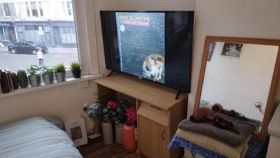 shoreditch studio apartment with private shower and toilet