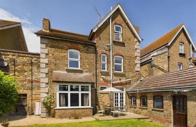 Spectacular sea view double, with exclusive bathroom & use of patio and bike store