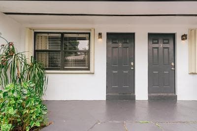 Private Studio Walk to Beach -- Apartment 2