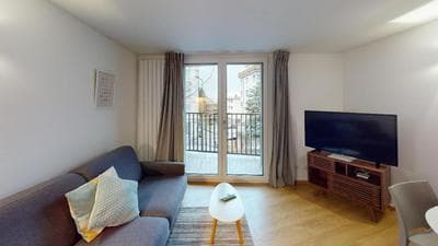 Fresh and Bright 1-Bedroom Centre Apartment - AL11