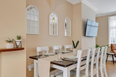 Spacious 3-bed boho escape with large garden & parking