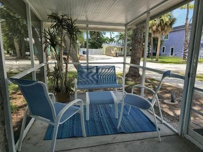 Dolphin Updated Cottage On River - 1 Mile to Beach Kitchen Washer Dryer