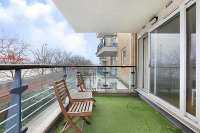 2 Bedroom flat in Riverside West
