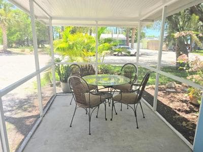 Manatee Spacious Updated On River 1 Mi to Beach Kit W&D