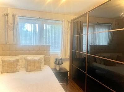 Beautiful 1 Bedroom house with garden