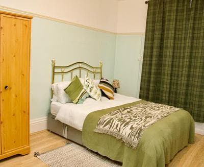 London Retreat - Cozy House in Springbank