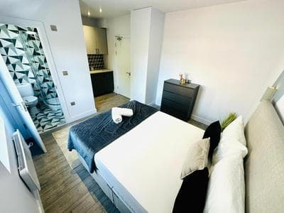 Brand New Room, London City Center