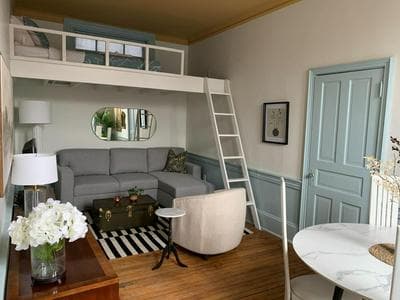 Modern Comforts in Downtown's Victorian Gem Patio, Unit #3