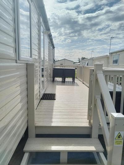 Dog Friendly 2 bed, 6 berth caravan with decking 700 Yard's From The Beach In Hunstanton