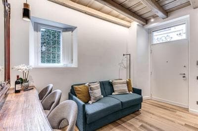 Piazza dei Renzi Trastevere building 4 bedroom with terrace
