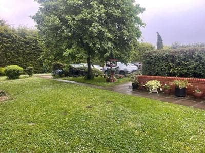 Private apt close to train station