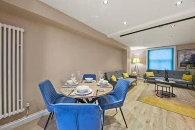 Stylish Apartment in Euston and near Camden with Private Roof Terrace