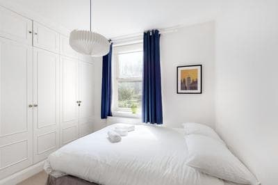 Chic Apartment Steps from Westfield London