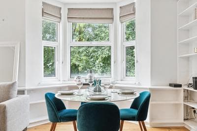 Spacious and bright 1 bedroom flat