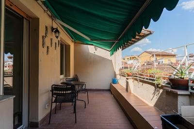 Friendly & small 1-BR apt with beautiful terrace