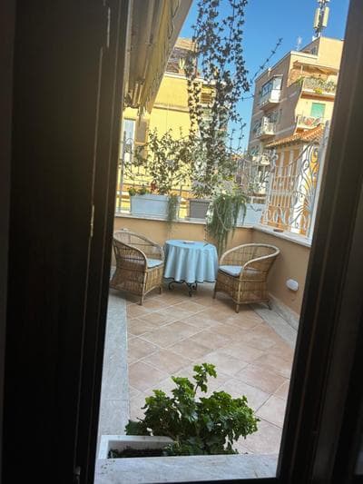 La finestra su San Pietro terrace and view