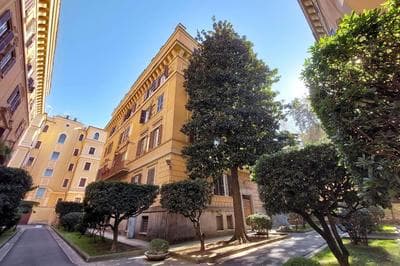 Parioli, Bright And Quiet 2BR Apartment By Halldis