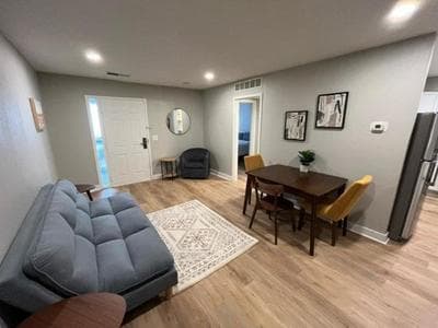 Central to Zoo and Baxter Arena, Pet Friendly