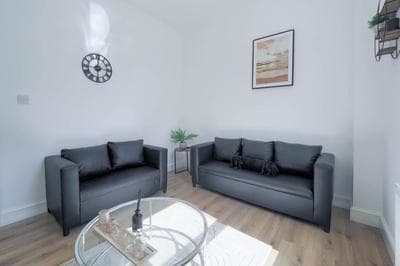 4 Bed Modern Flat In Camden