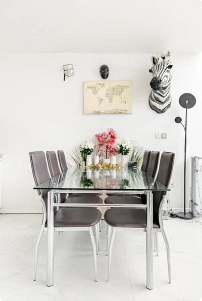 Air-conditioned lockable ensuite room in modern space with shared kitchen Fast WIFI