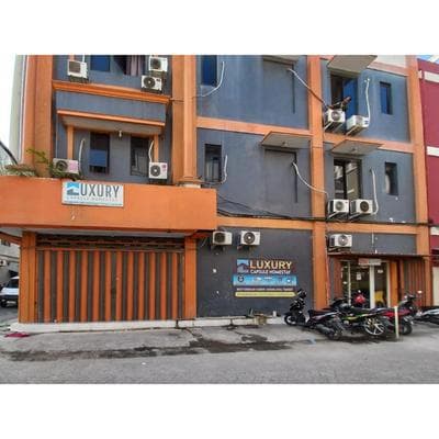 RedDoorz at Luxury Homestay near Aloha Waru Surabaya