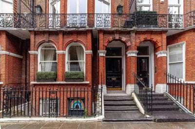 Elegant 2-Bedroom Flat in South Kensington, London