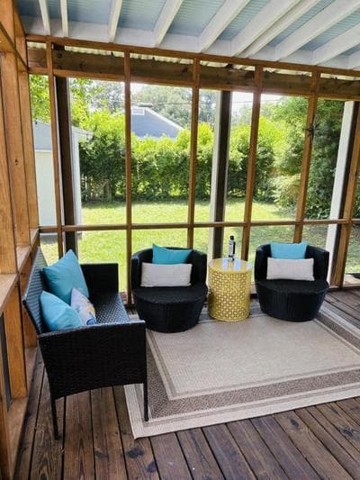 Cottage on Broadmoor