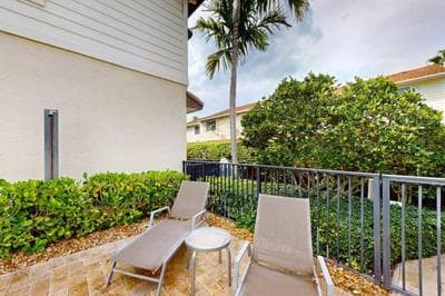 Pompano Comfort, with pool & minutes from beach