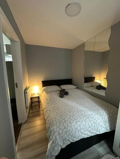 Central London - ground floor 2 bedrooms apartment
