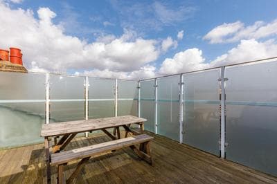 Chic 2-Bed Fulham Terrace Retreat