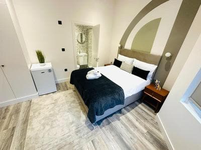 Brand New En Suite, Super Location