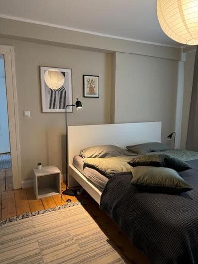 2 bedrooms, sleeping 4 guests, kitchen corner