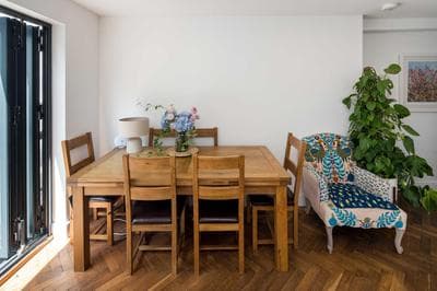 Charming 2BD Garden Flat in Fulham, London