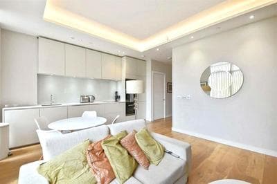 Leicester Square Central Designer Sleeps 6