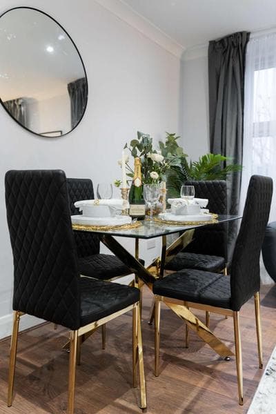 Modern Two Bed Apartment By LiveStay Short Lets & Serviced Accommodation Kensington With Free Wifi