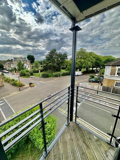 Large, family friendly 3-bed flat in Wood Green