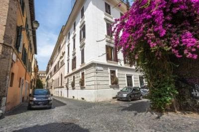 cisterna esclusive apartment