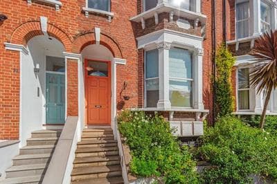 Charming Hampstead Retreat with Patio