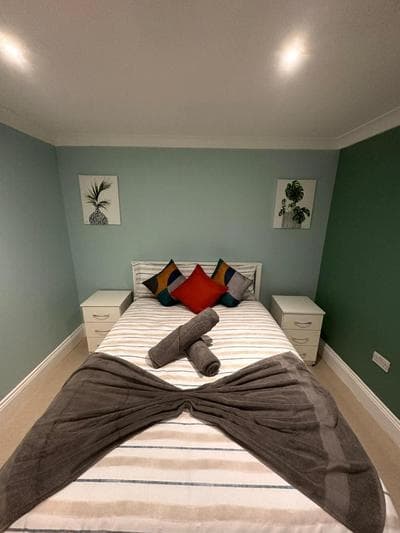 1-Bed - Sleeps 4 - Free Parking