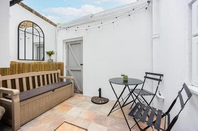 1 Bed Apartment on Ivor Place