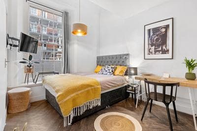Small STUDIO, central London, private, bank payment to the host within 24h from the reservation