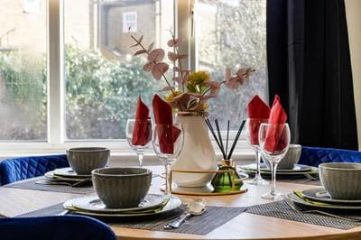 BRAND NEW - Delightful Abode in London - Garden