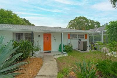 The Manasota Beach House private Pool & Jacuzzi close to the beaches PET FRIENDLY