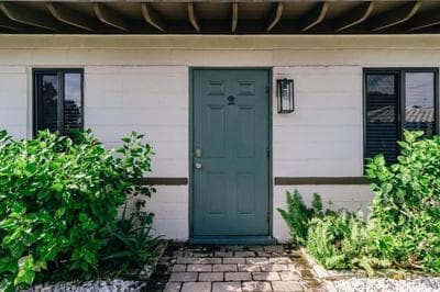 Two blocks from Beach - Walk to the water!