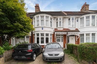 Stunning 1BR Flat with Private Garden