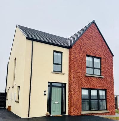 The Coach House - Located beside Newry Train Station