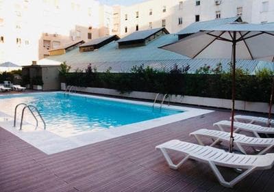 Piscina Apartamentos Juan Bravo