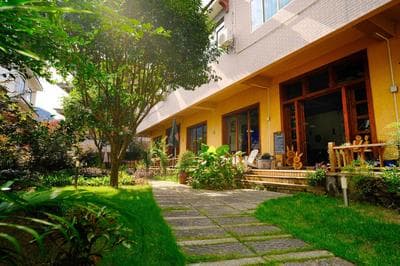 Yangshuo Eden's Social Guesthouse - cozy garden courtyard & fresh craft coffee & night beers & outdoor activities